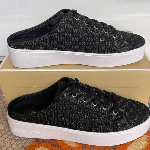 Michael Kors POPPY SLIDE SNEAKER MK DEBOSSED WASHED DENIM
49T4POFP3D Platforms - Picture 2 of 16